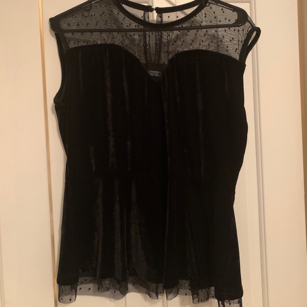 Key hole polka dot velvet top